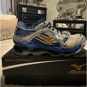 Men’s sneaker size 81/2 used once to big ..